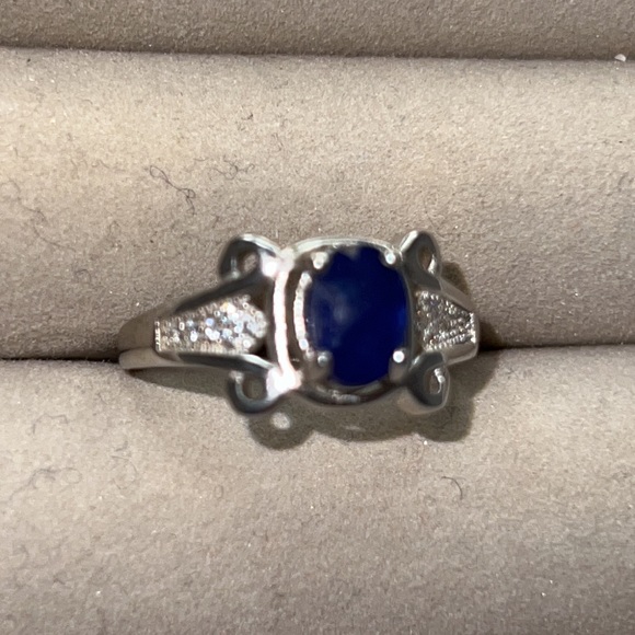NEW Silver Ring with Sapphire CZ with beautiful detail - Picture 4 of 11